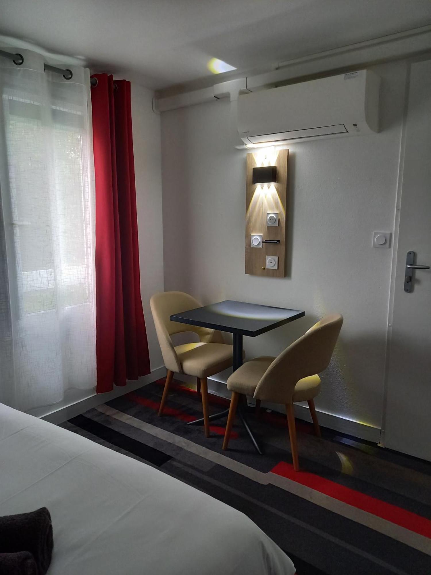 Kyriad Direct Saintes Exterior foto